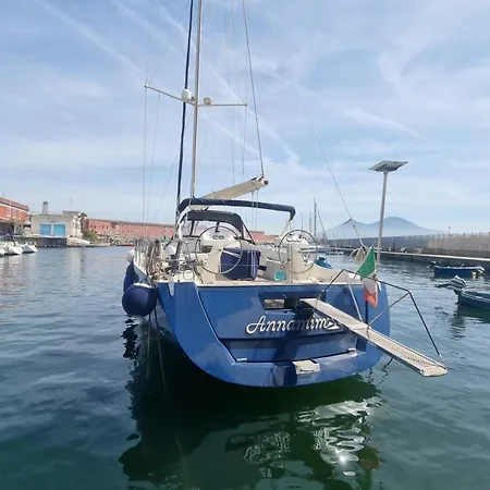 Barca A Vela Procida Botel *